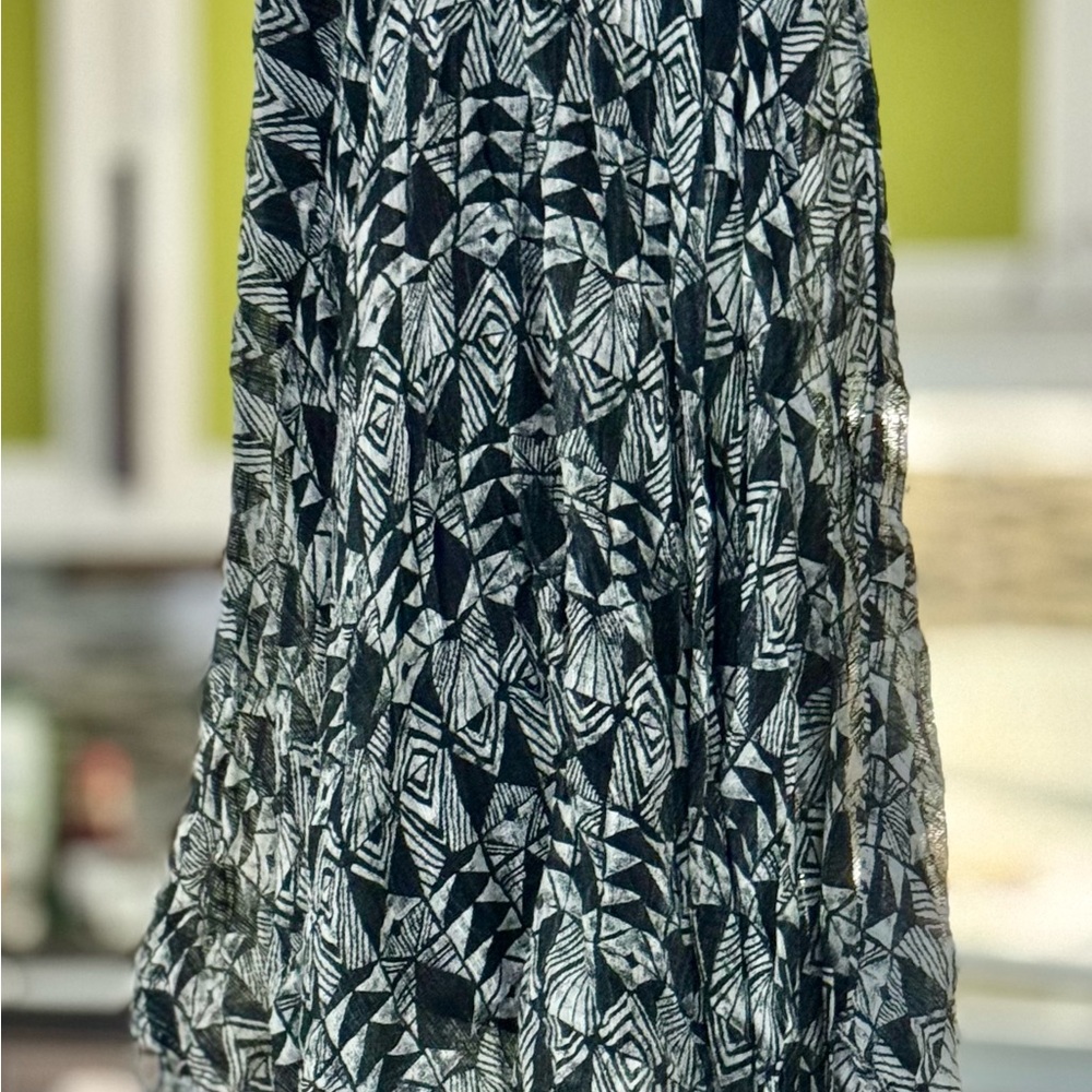Black and White Strapless Midi Dress with Pleated A-Line Style